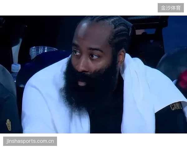 NBA星球上演“高挂免战牌”奇迹：哈登便装坐场，与米切尔的“战略对话”